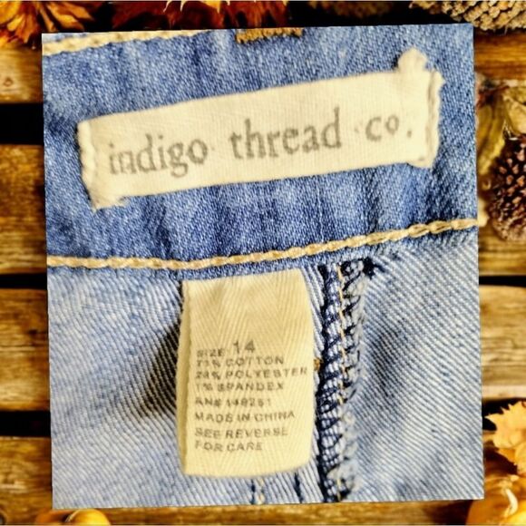 INDIGO THREAD CROP JEANS SIZE 14 Distressed - Picture 8 of 10